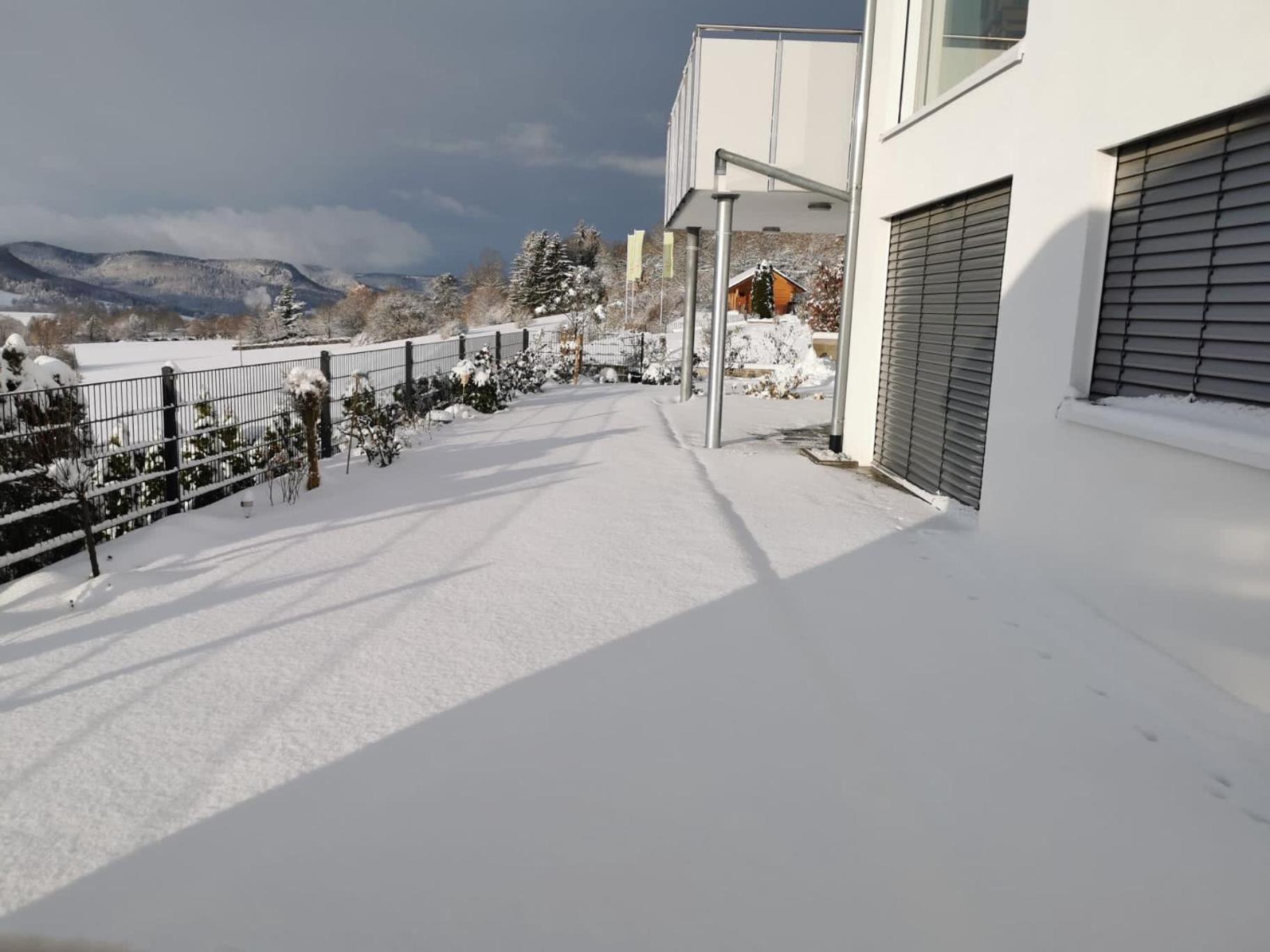 Atemberaubender Ausblick Mit Premium-Wanderwegen Vor Der Haustuer Appartement Albstadt Buitenkant foto